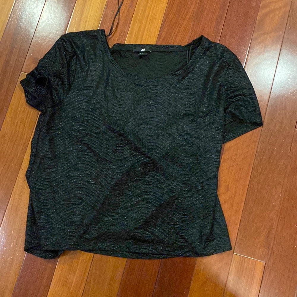 Loose fit black H&M shirt with shine